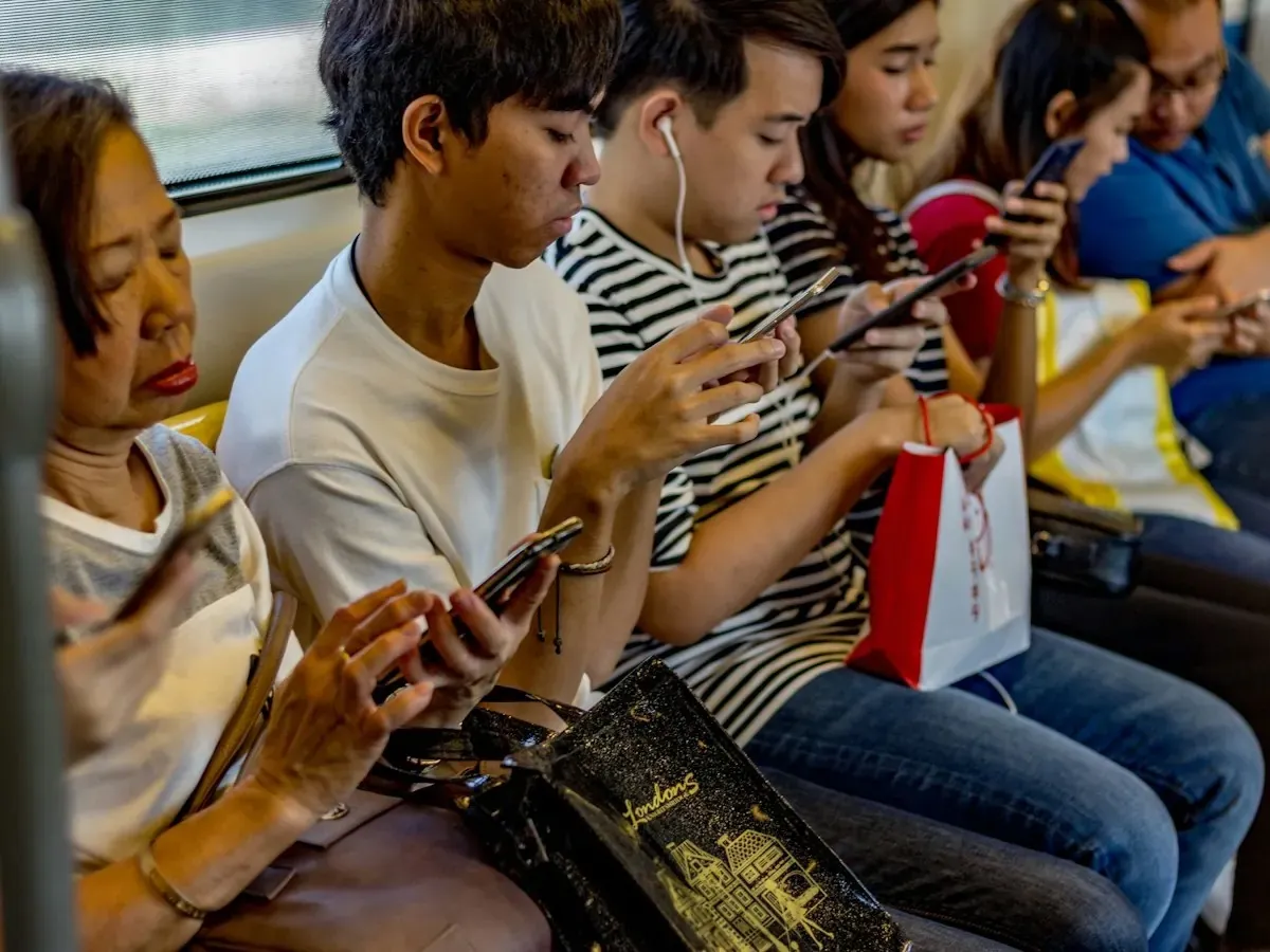 Three-Player Mobile Games for Friends: Quick Sessions, Shared Screen or Online